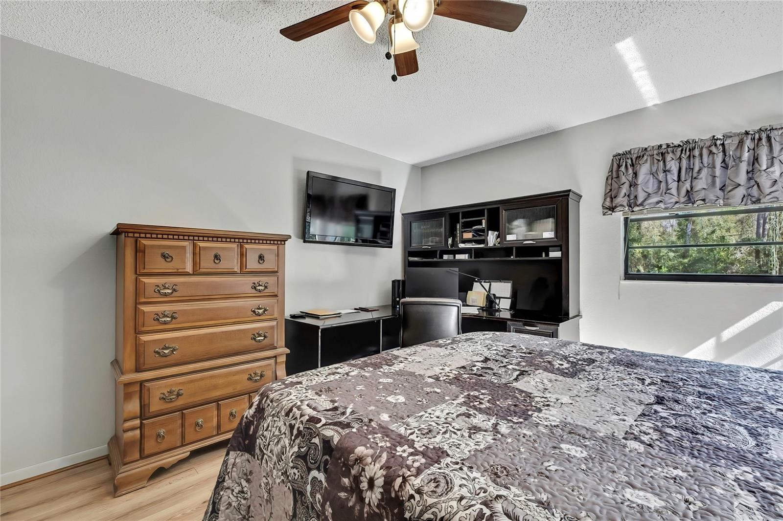 Listing photo id 27 for 6938 Coronet Drive