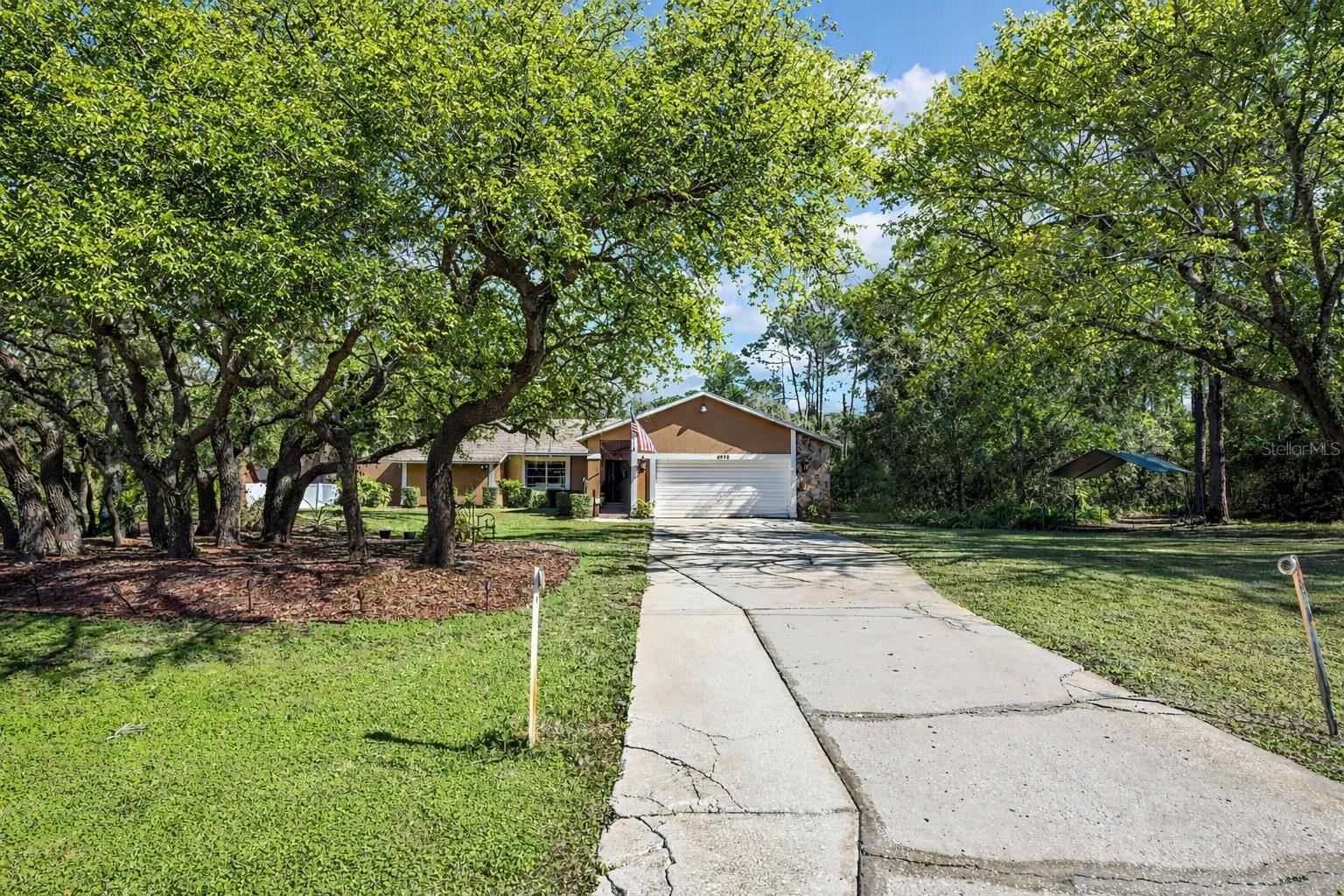 Listing photo id 1 for 6938 Coronet Drive