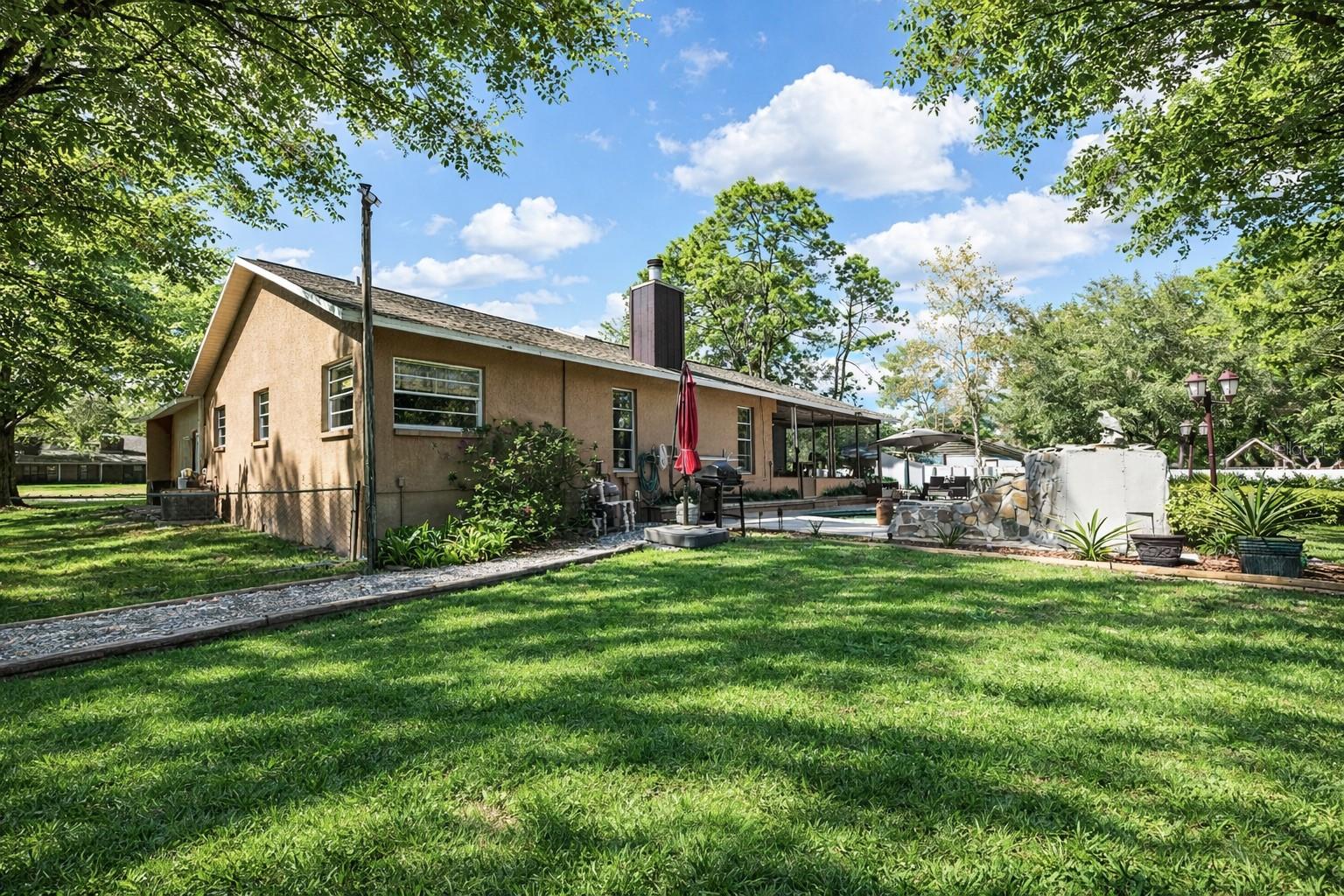 Listing photo id 34 for 6938 Coronet Drive