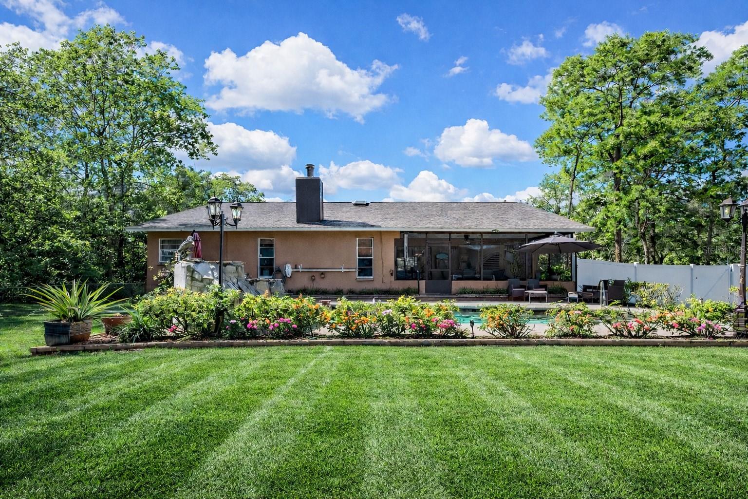 Listing photo id 35 for 6938 Coronet Drive