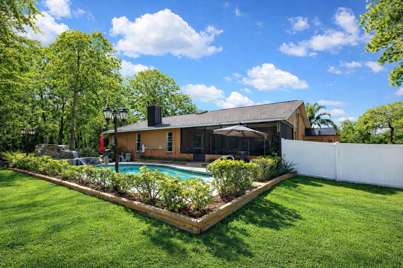 Listing photo id 38 for 6938 Coronet Drive