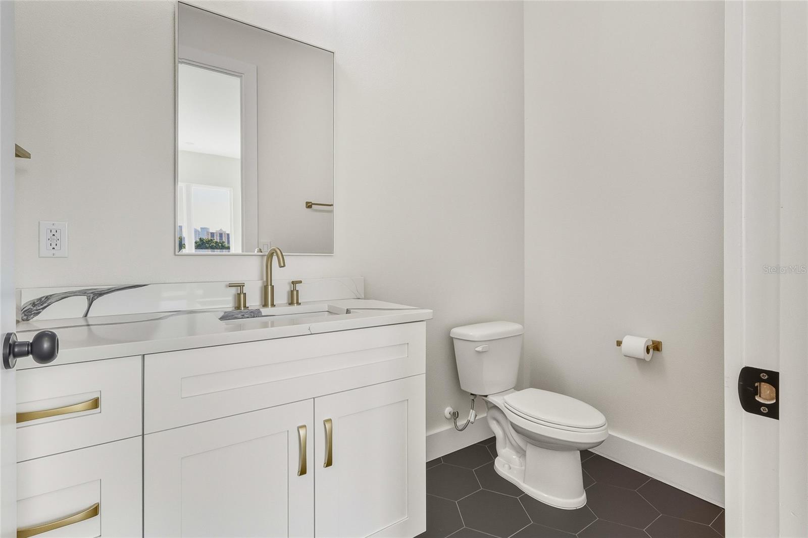 Image 12 of 26 For 120 Gladys Street 5