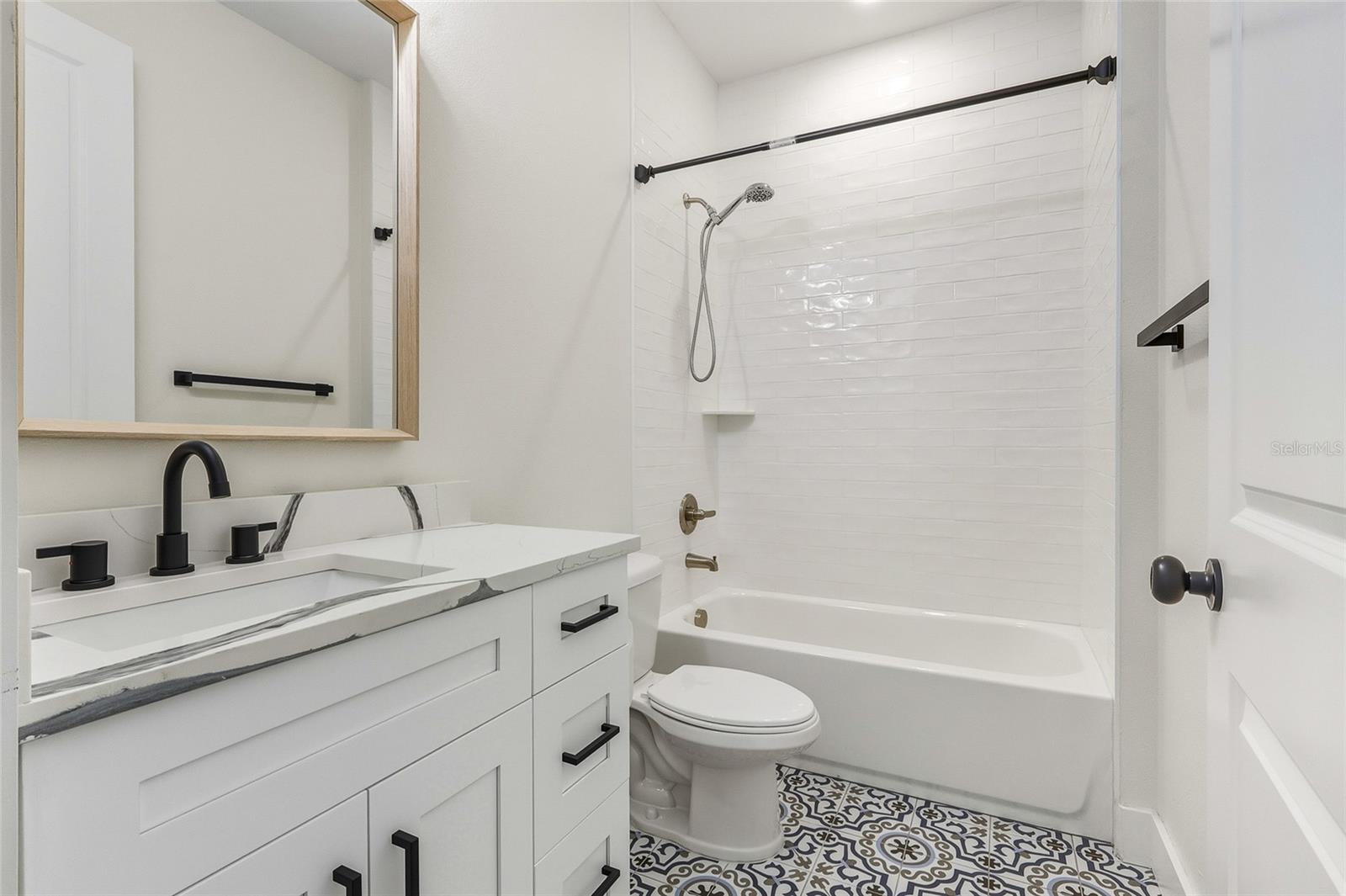 Image 19 of 26 For 120 Gladys Street 5