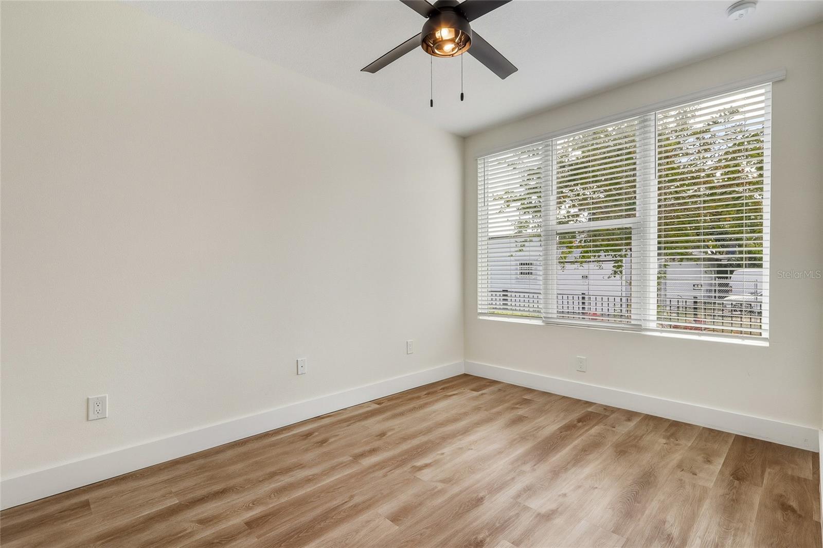 Image 20 of 26 For 120 Gladys Street 5