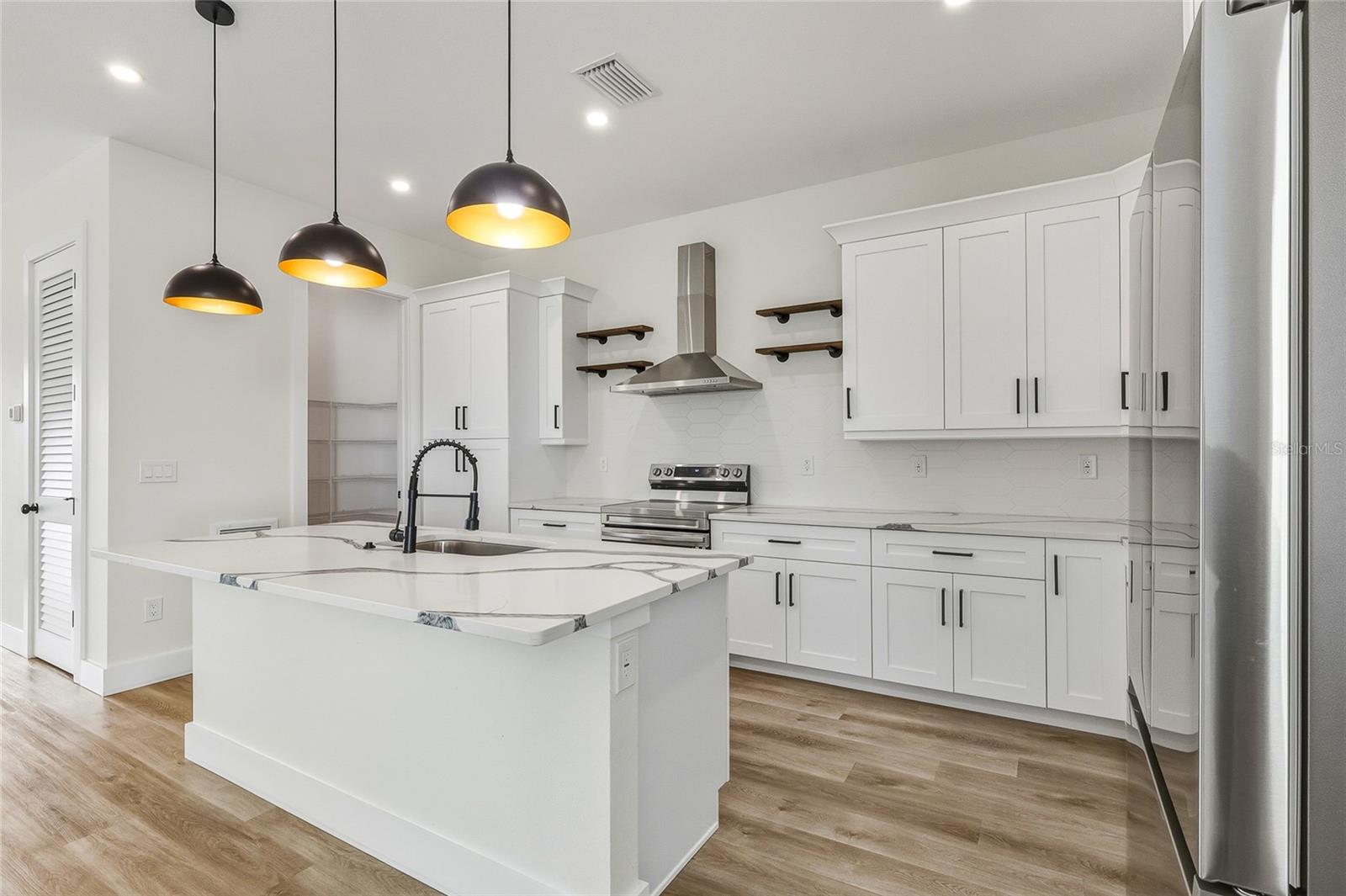 Image 8 of 26 For 120 Gladys Street 5