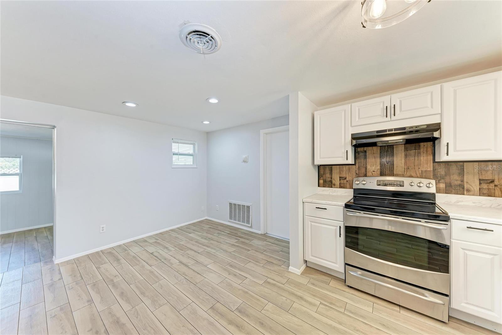 Image 10 of 48 For 4010 Lockwood Ridge Road