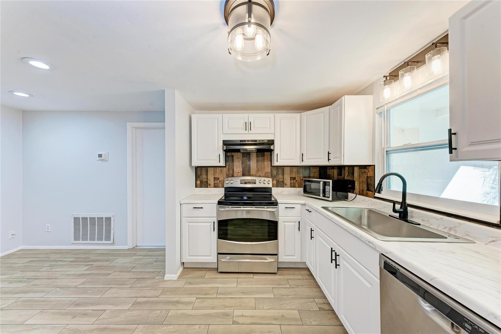 Image 11 of 48 For 4010 Lockwood Ridge Road