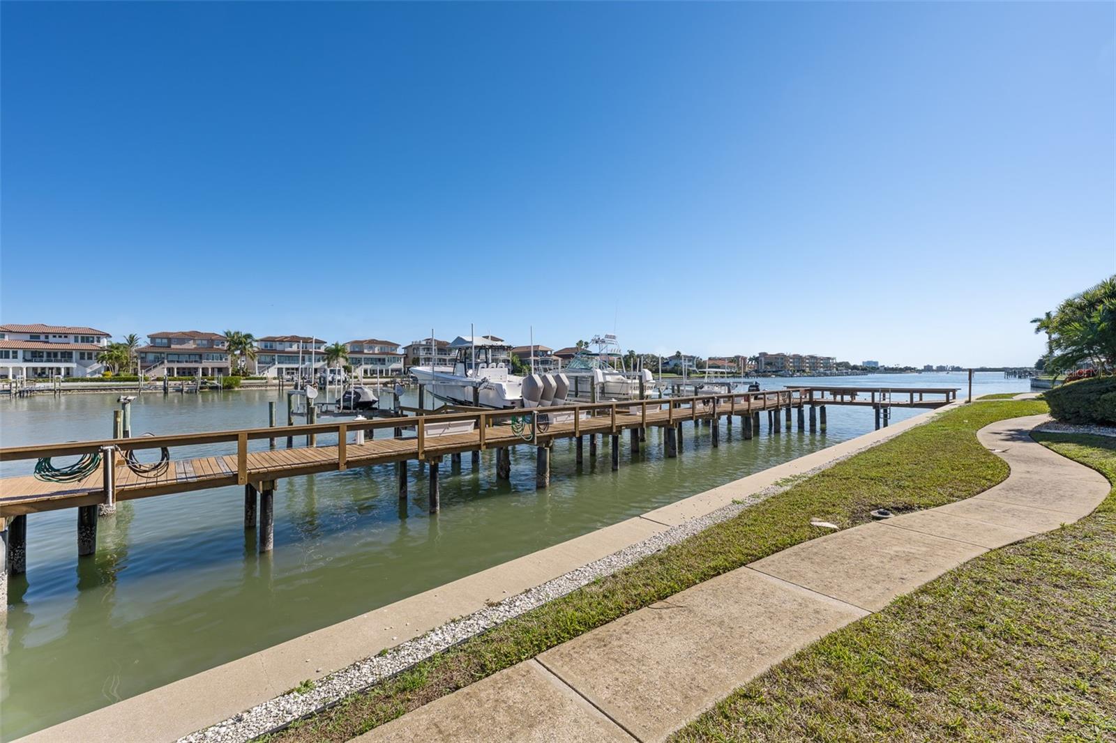 Image 39 of 51 For 4750 Brittany Drive S 26