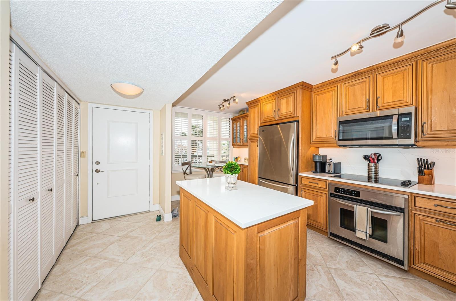 Image 19 of 73 For 7100 Sunset Way 205