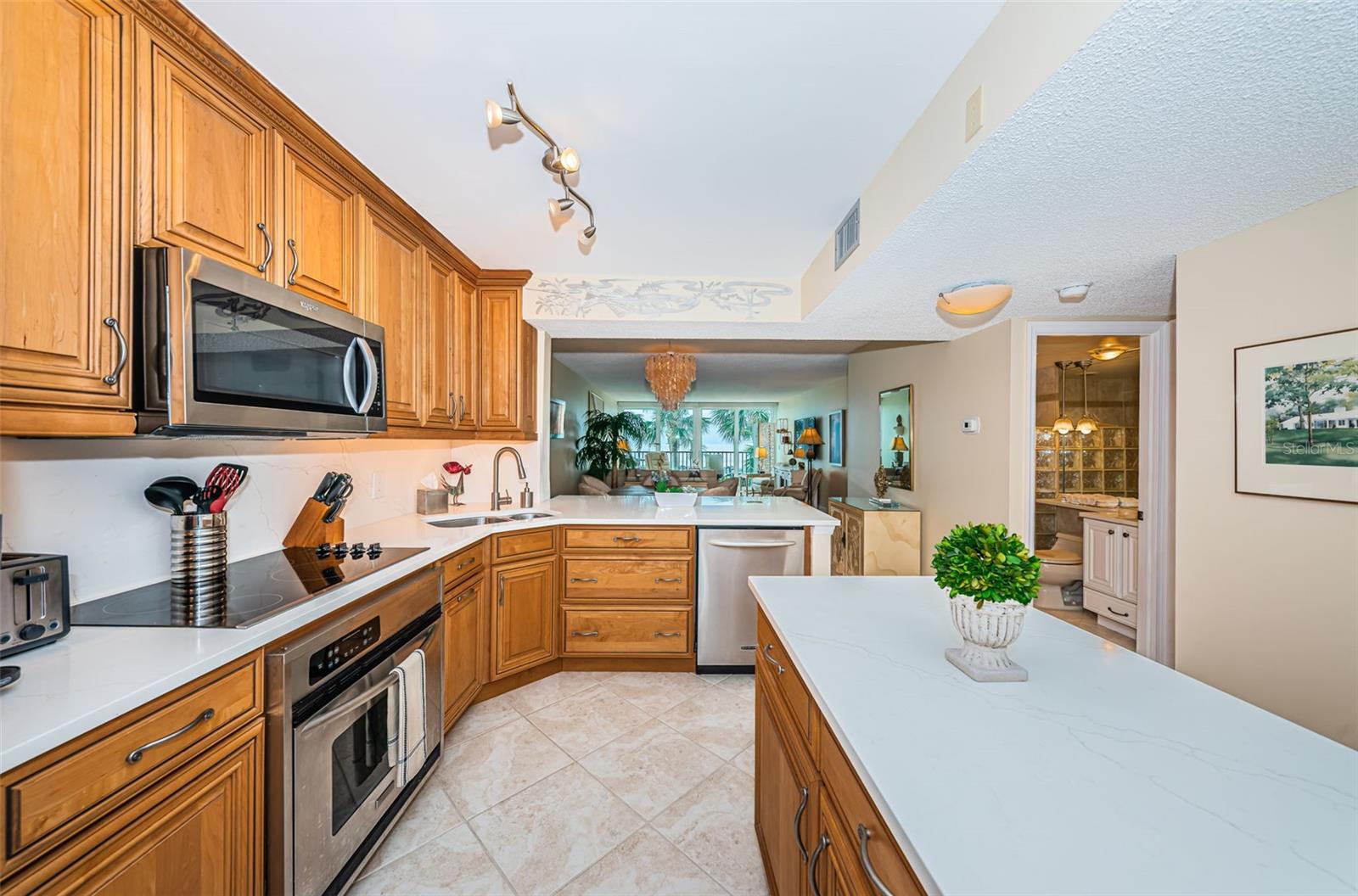 Image 21 of 73 For 7100 Sunset Way 205