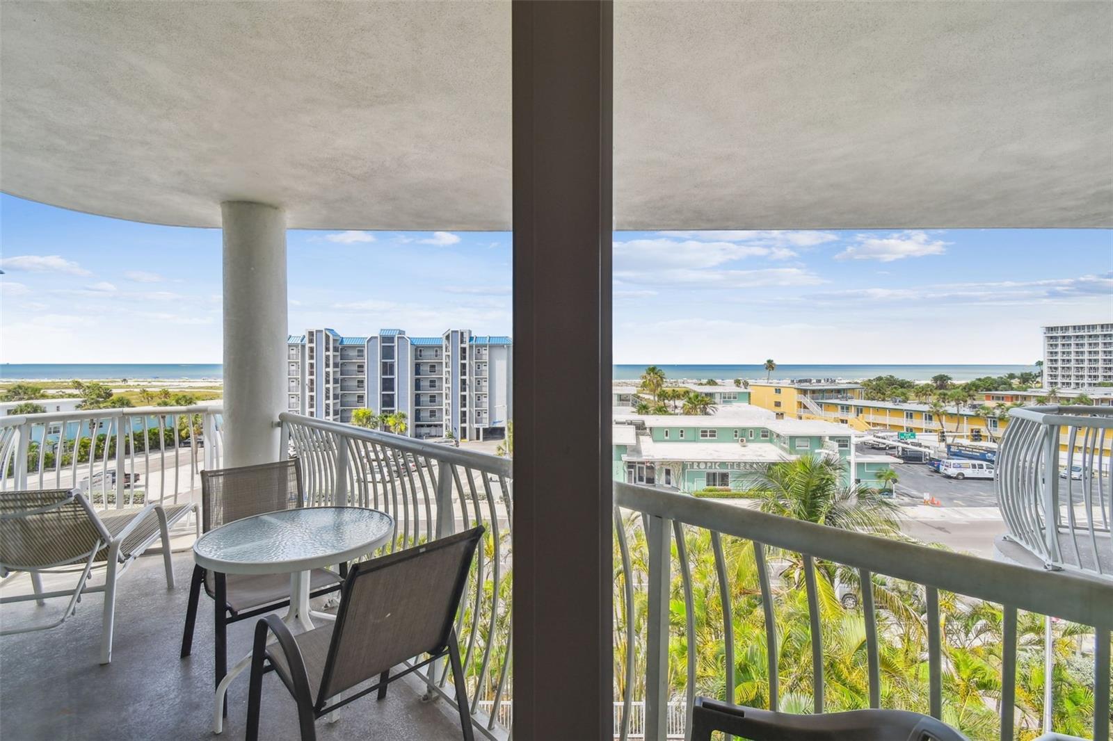 Listing photo id 9 for 11605 Gulf Boulevard 506