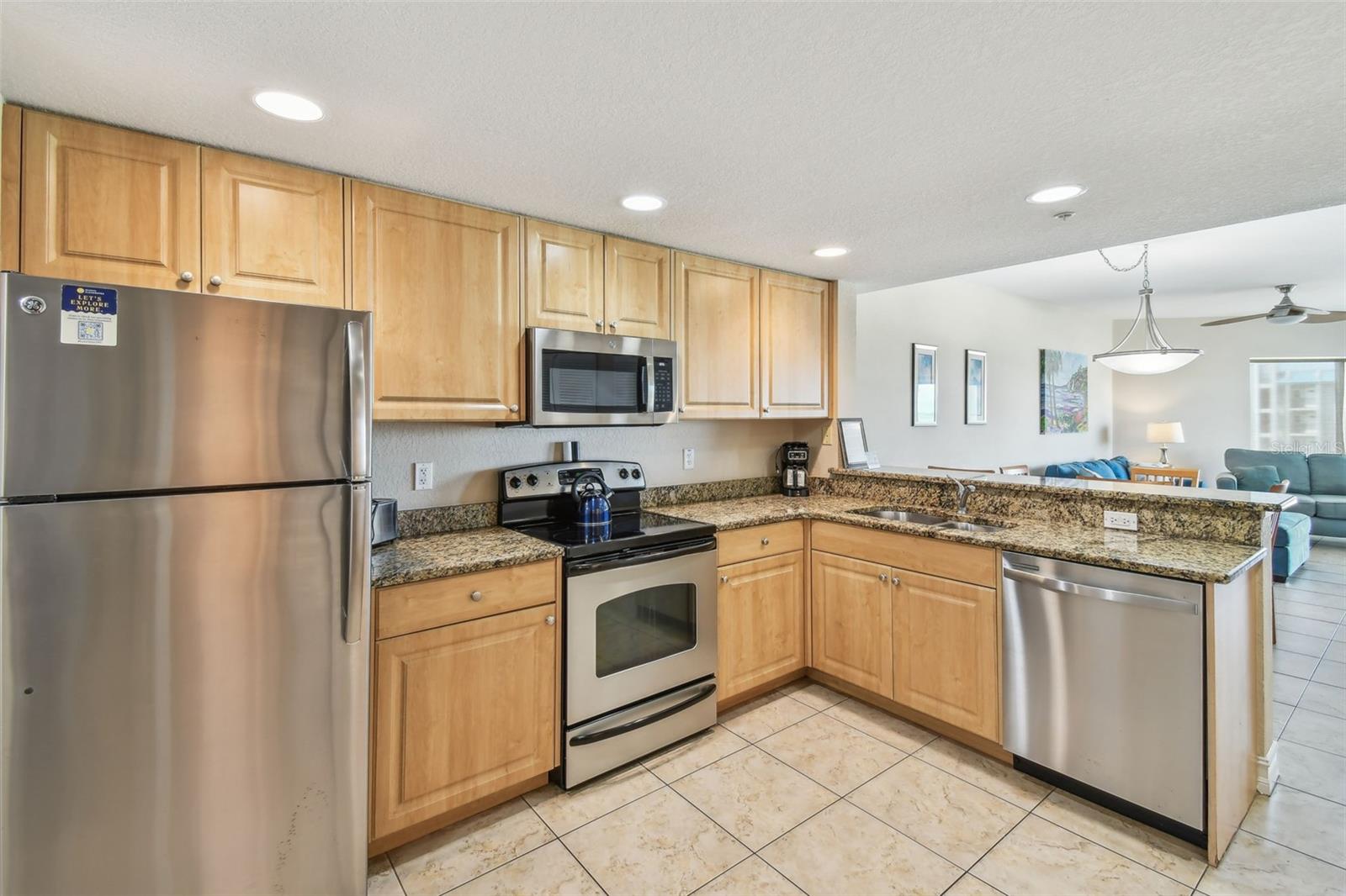 Listing photo id 12 for 11605 Gulf Boulevard 506