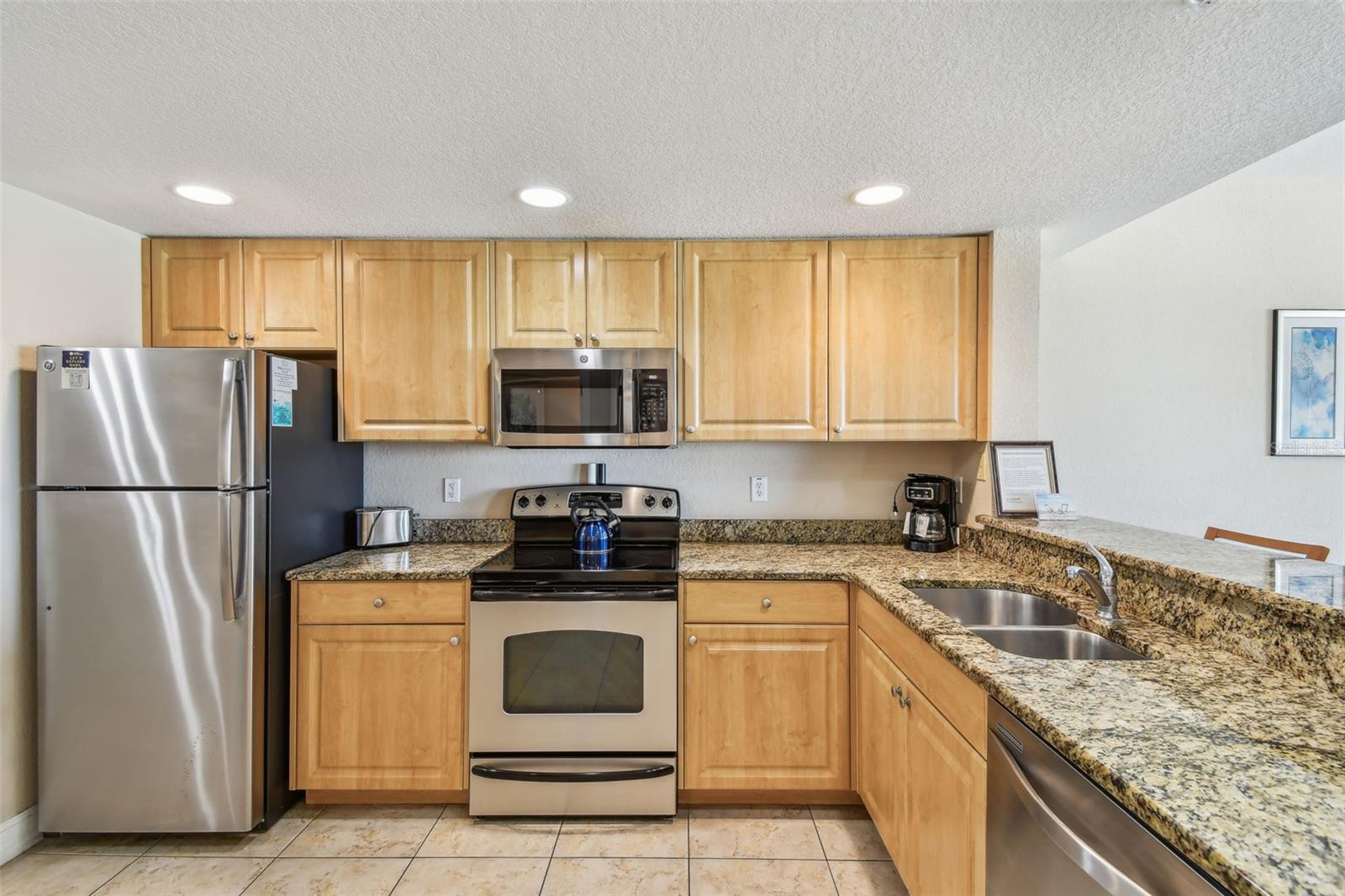 Listing photo id 16 for 11605 Gulf Boulevard 506