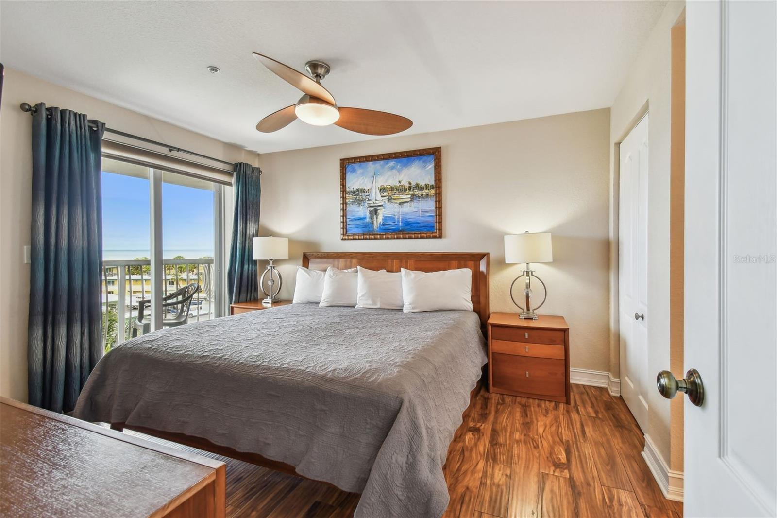 Listing photo id 21 for 11605 Gulf Boulevard 506
