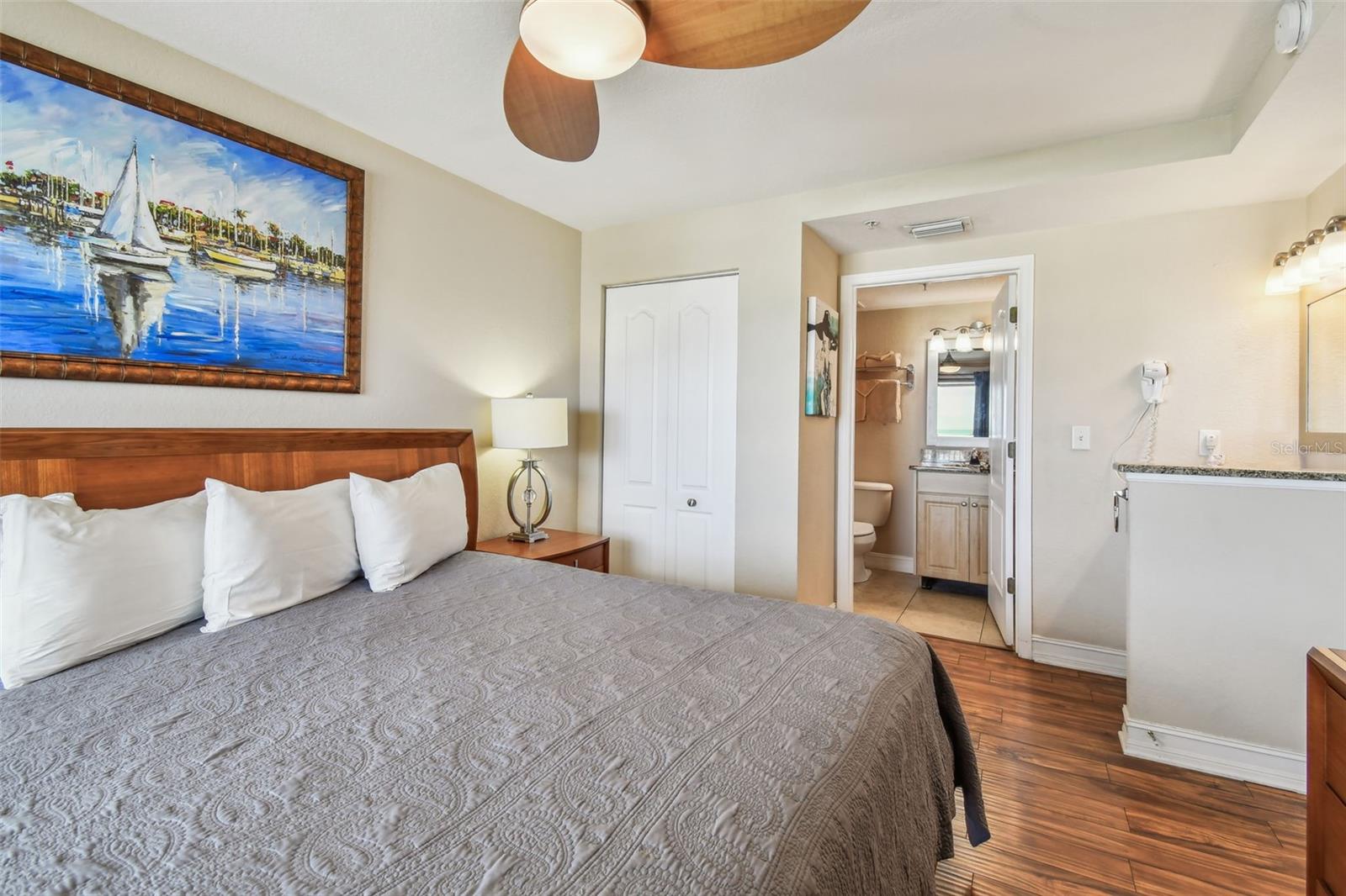 Listing photo id 23 for 11605 Gulf Boulevard 506