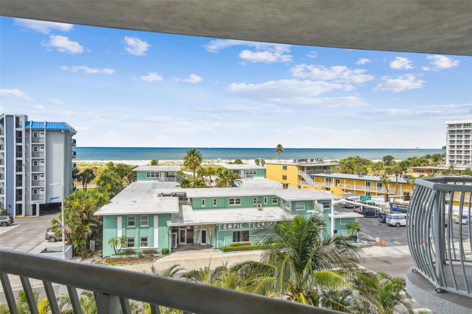 Listing photo id 24 for 11605 Gulf Boulevard 506