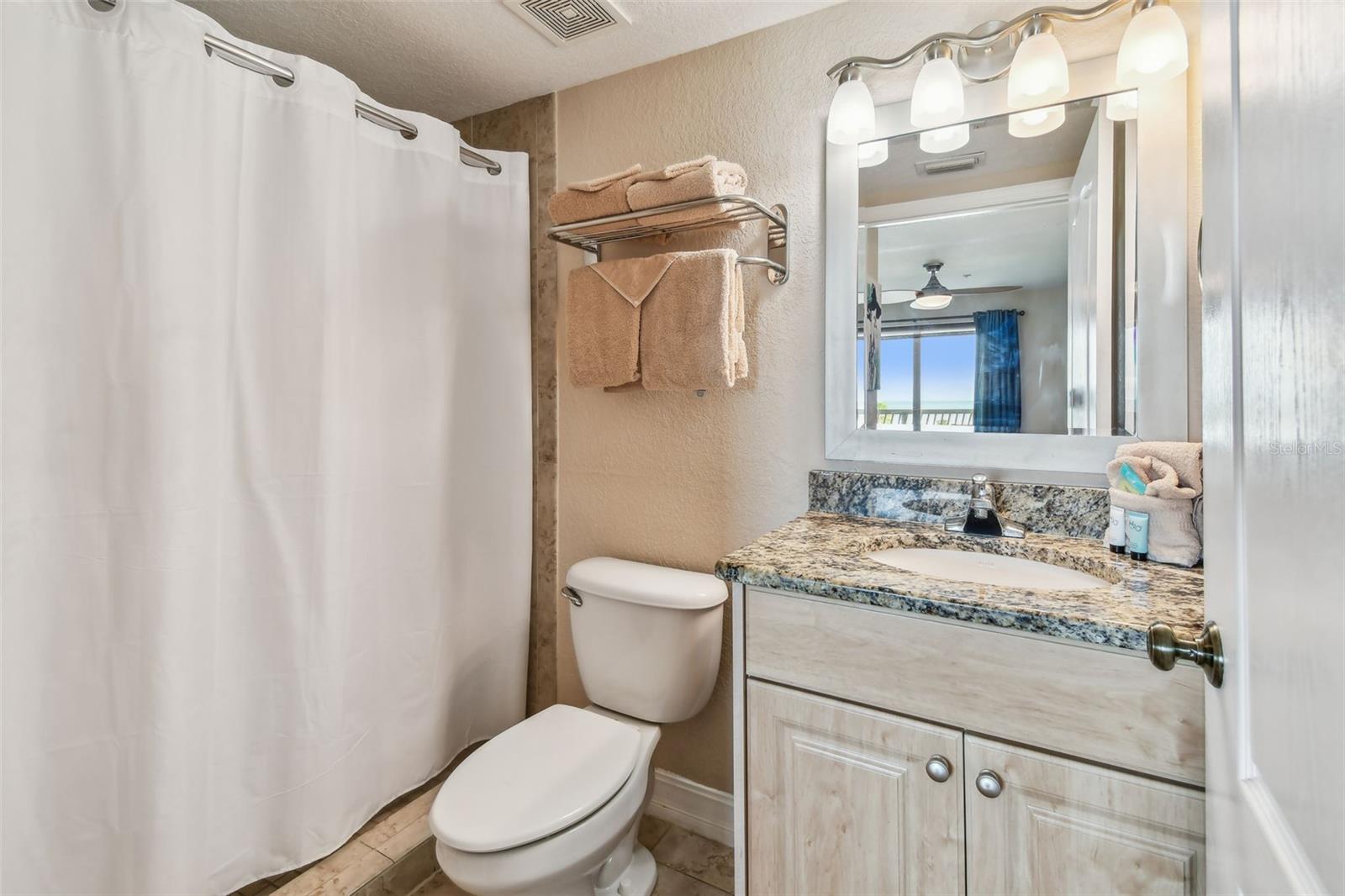 Listing photo id 27 for 11605 Gulf Boulevard 506