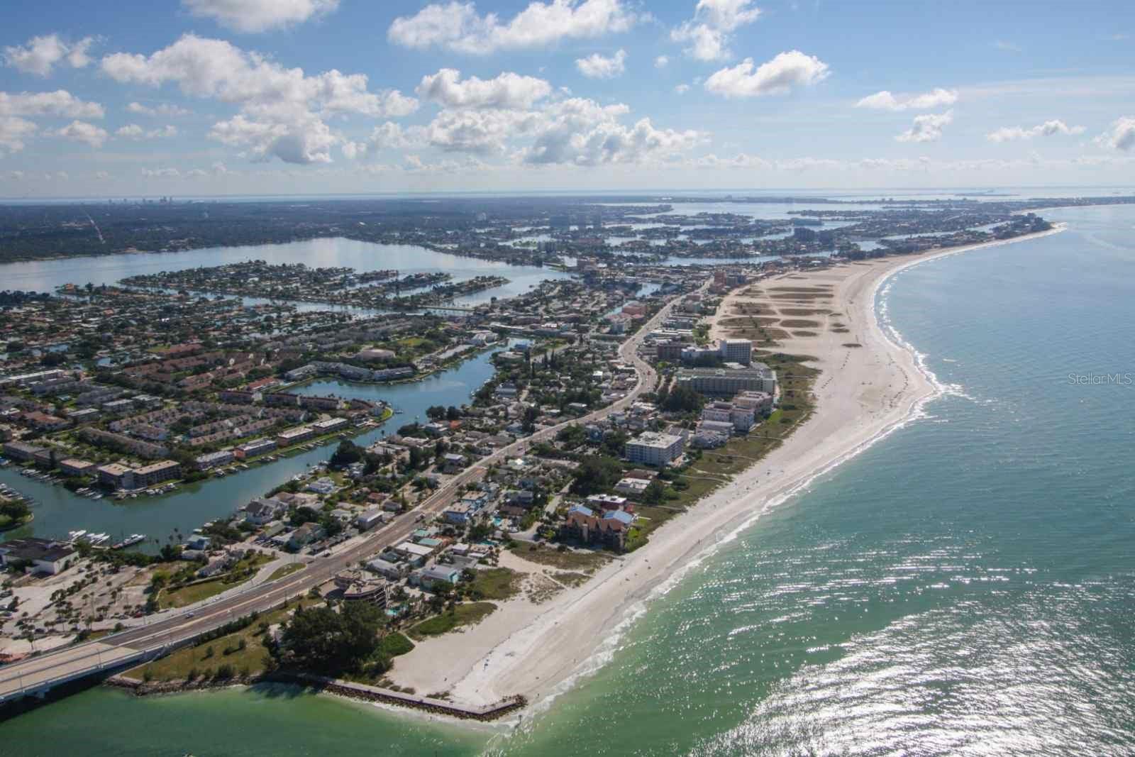 Listing photo id 1 for 11605 Gulf Boulevard 506