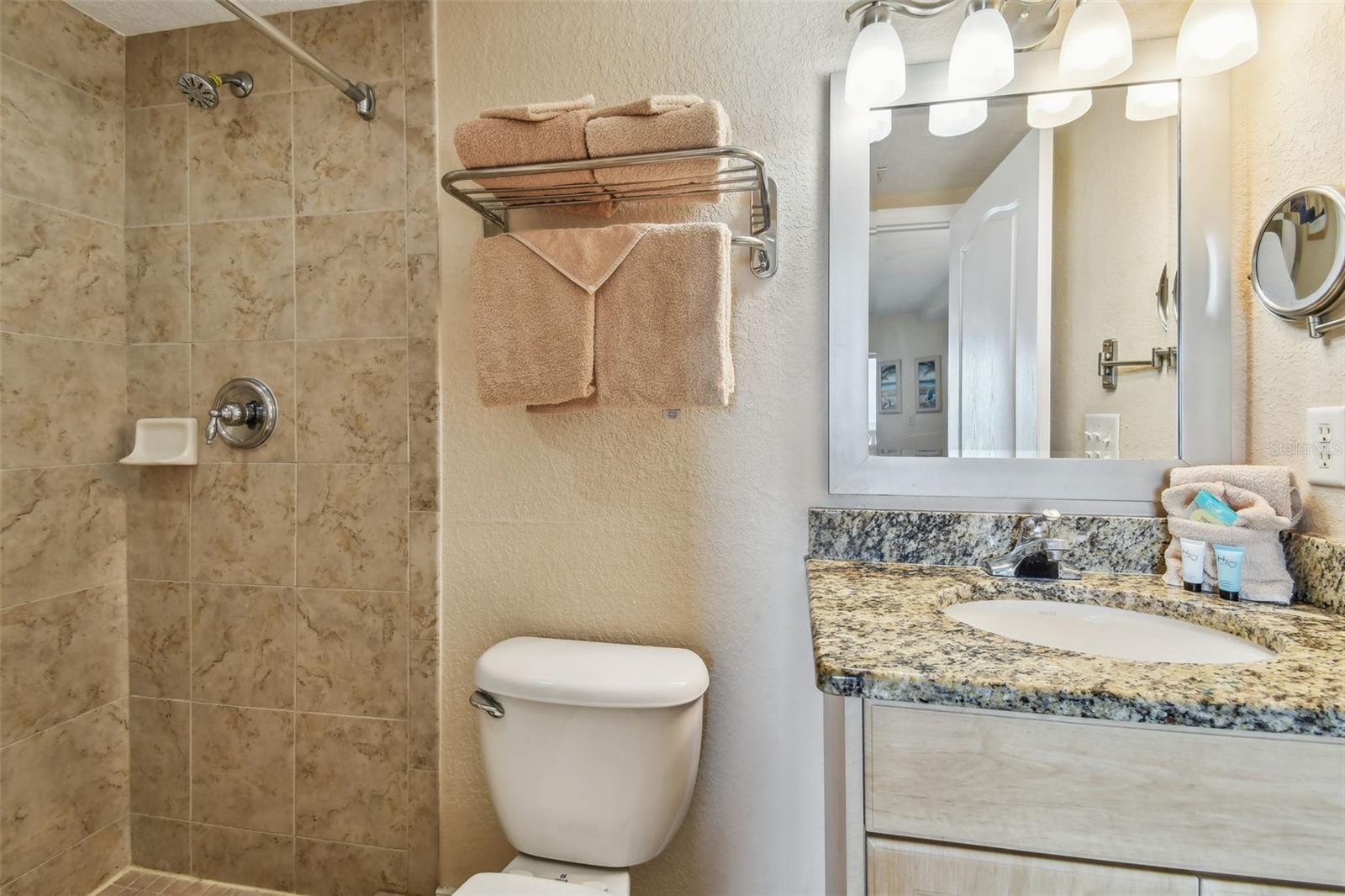 Listing photo id 28 for 11605 Gulf Boulevard 506