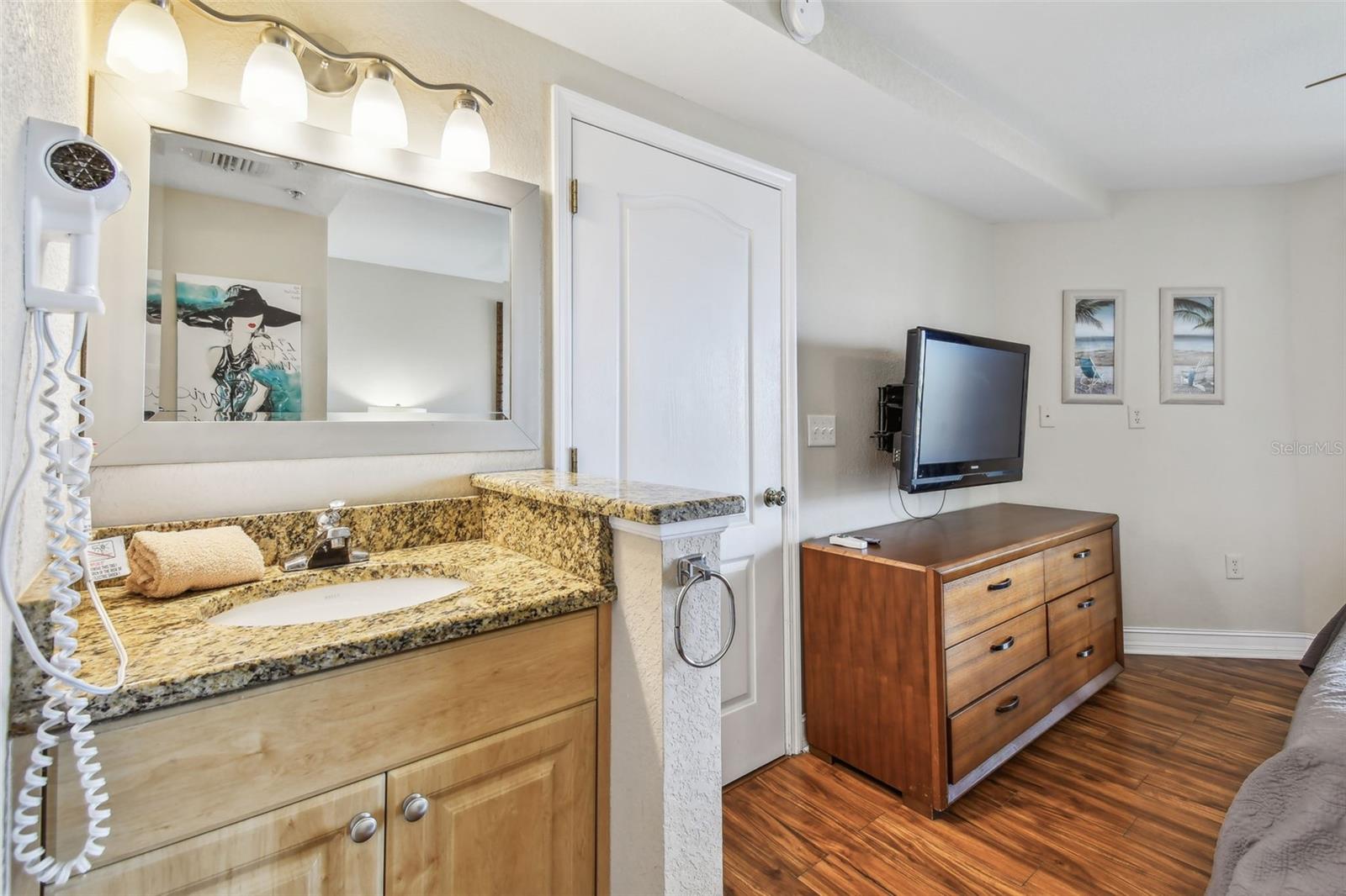 Listing photo id 30 for 11605 Gulf Boulevard 506