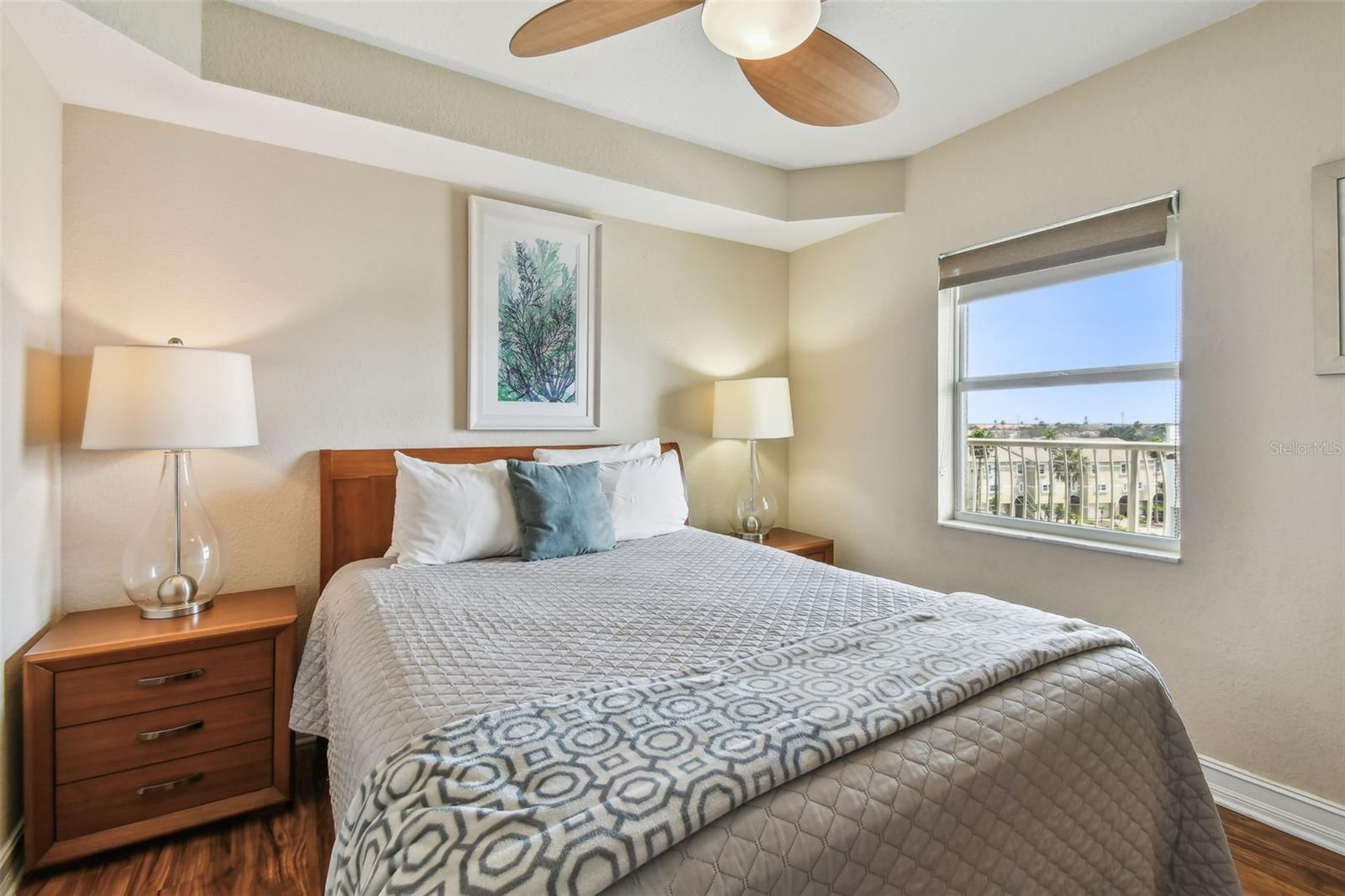 Listing photo id 33 for 11605 Gulf Boulevard 506