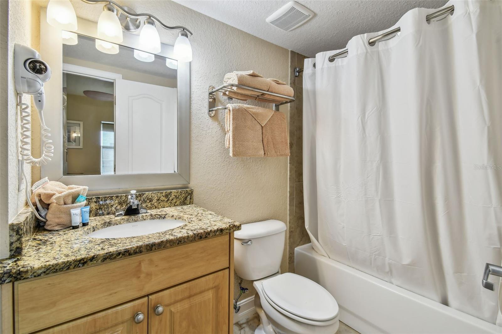 Listing photo id 35 for 11605 Gulf Boulevard 506