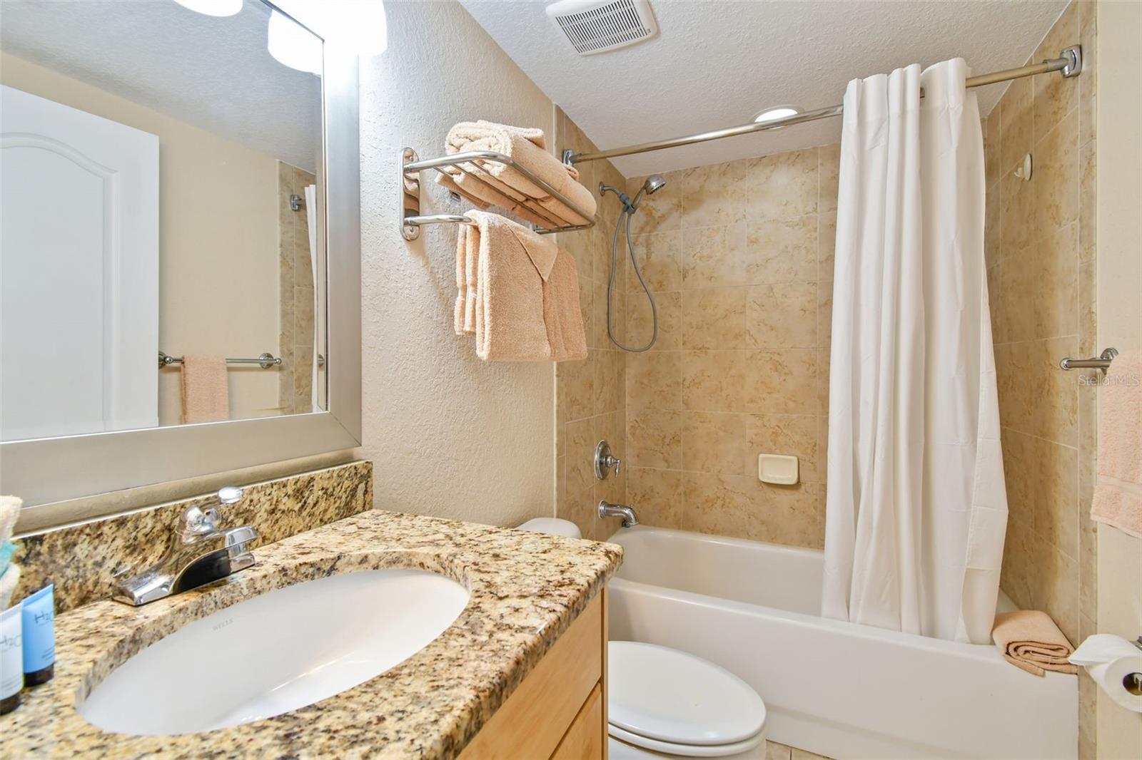 Listing photo id 36 for 11605 Gulf Boulevard 506