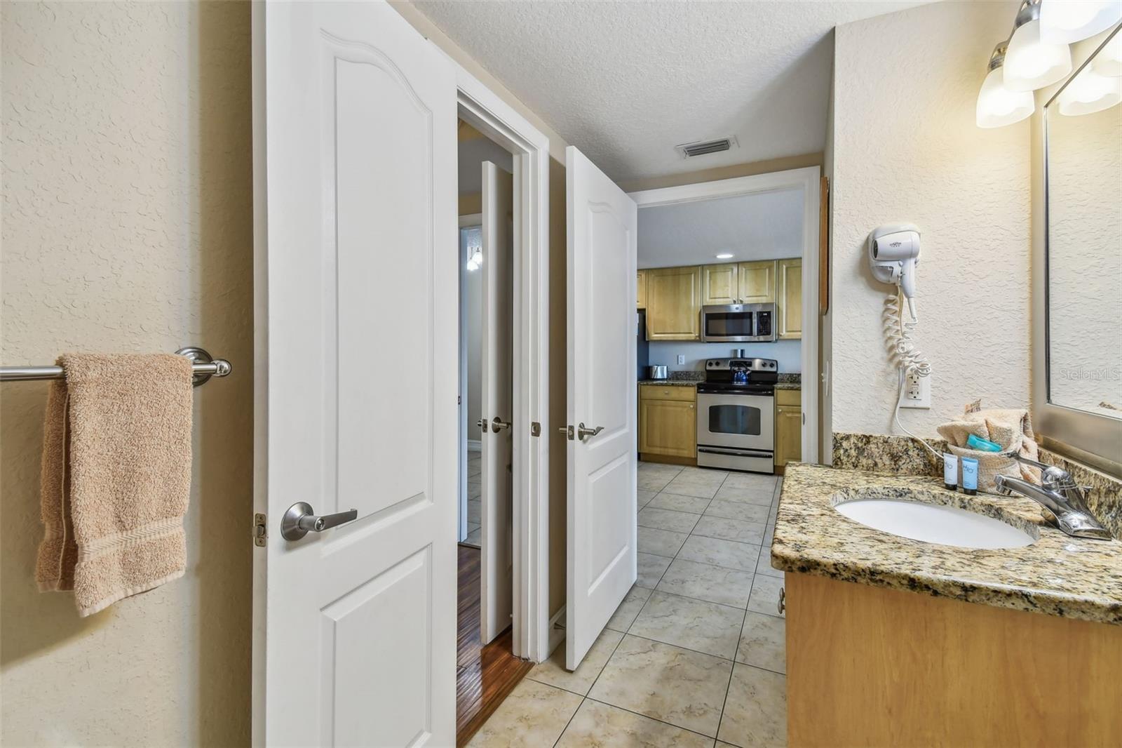 Listing photo id 37 for 11605 Gulf Boulevard 506