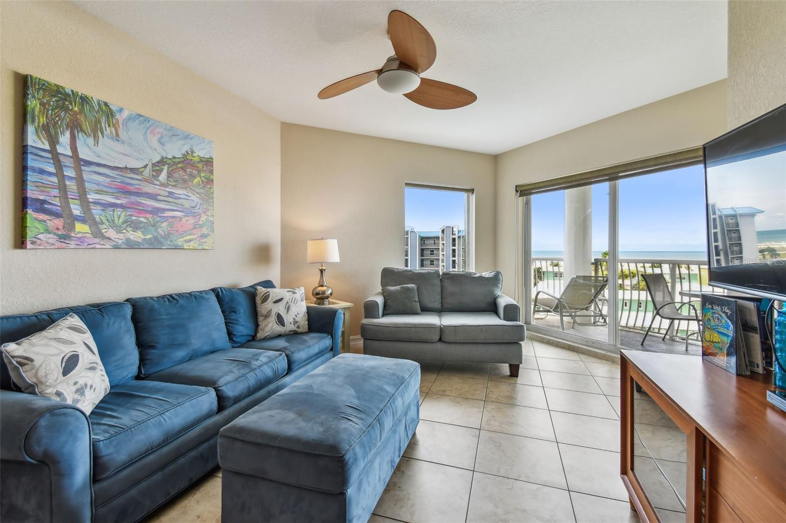 Listing photo id 2 for 11605 Gulf Boulevard 506