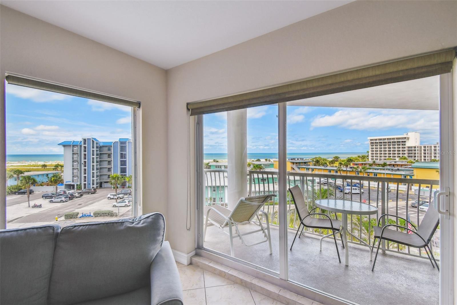 Listing photo id 38 for 11605 Gulf Boulevard 506