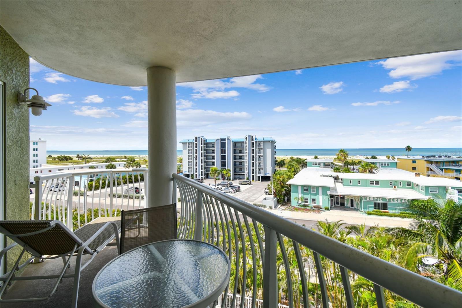 Listing photo id 39 for 11605 Gulf Boulevard 506