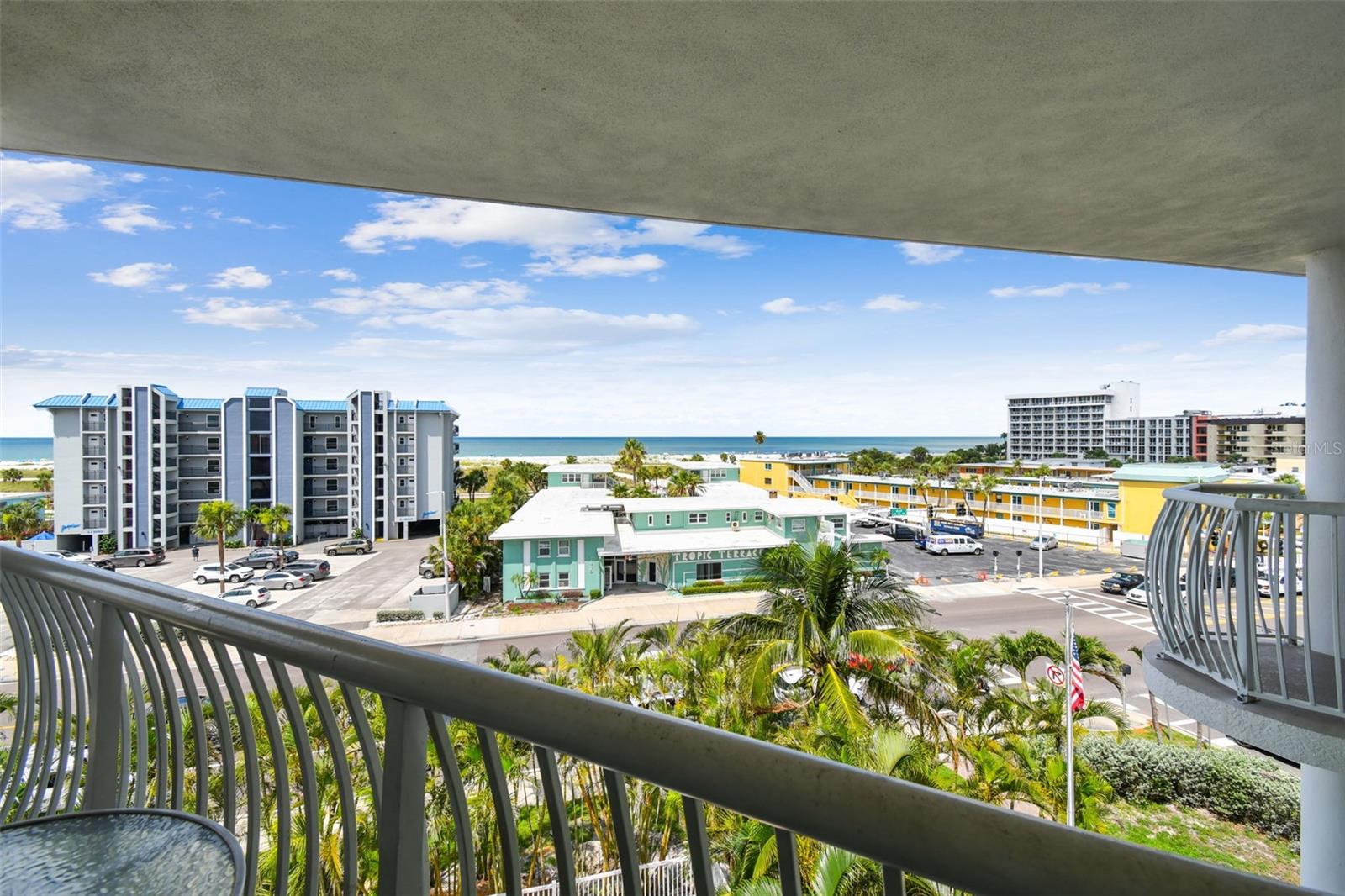 Listing photo id 40 for 11605 Gulf Boulevard 506