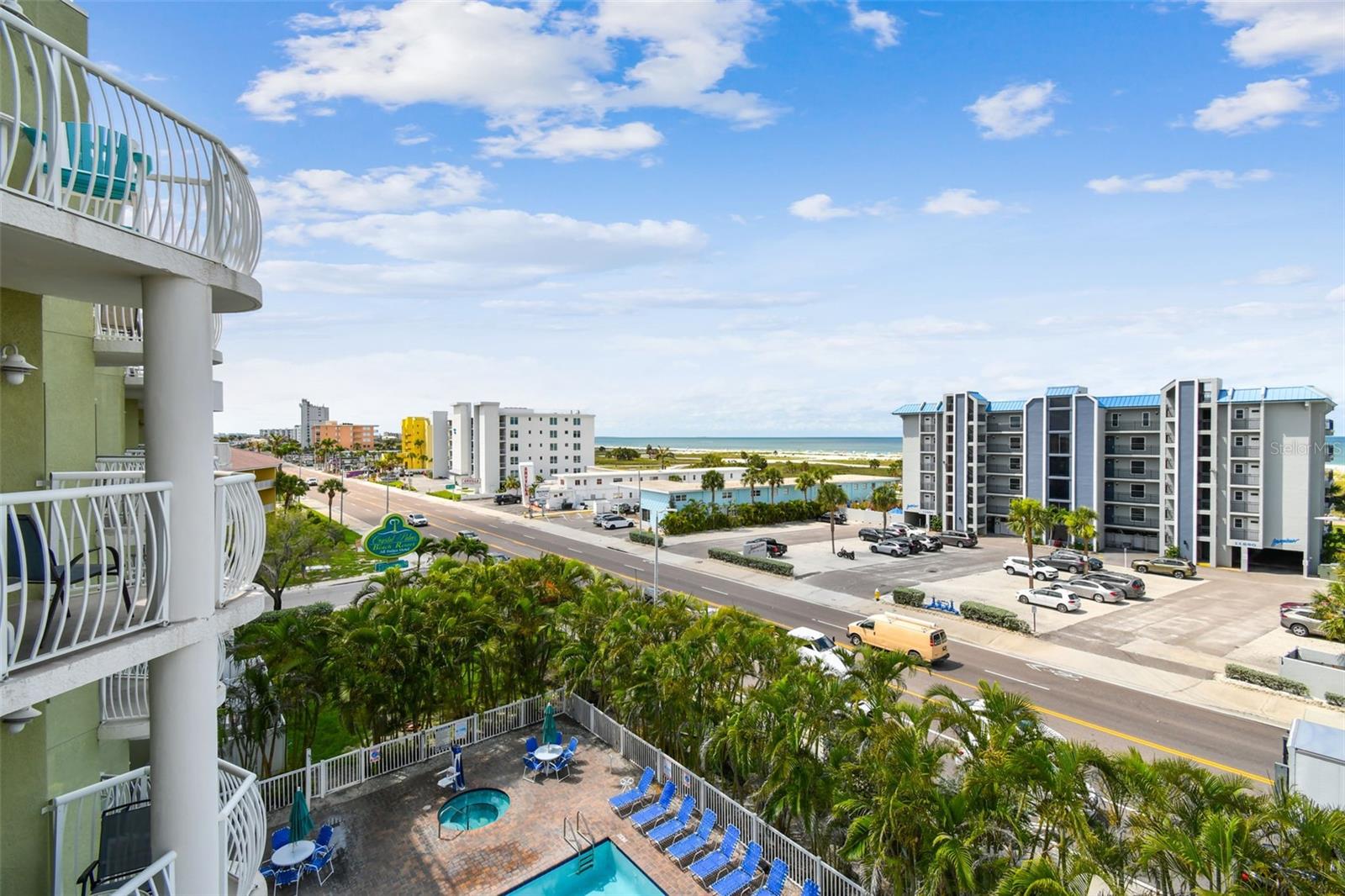 Listing photo id 43 for 11605 Gulf Boulevard 506