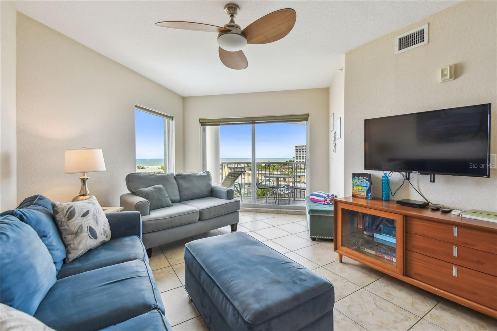 Listing photo id 3 for 11605 Gulf Boulevard 506