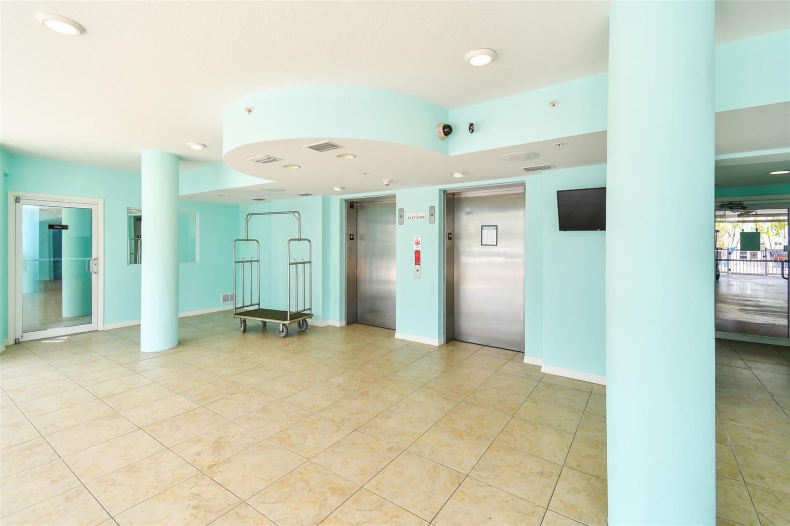 Listing photo id 49 for 11605 Gulf Boulevard 506