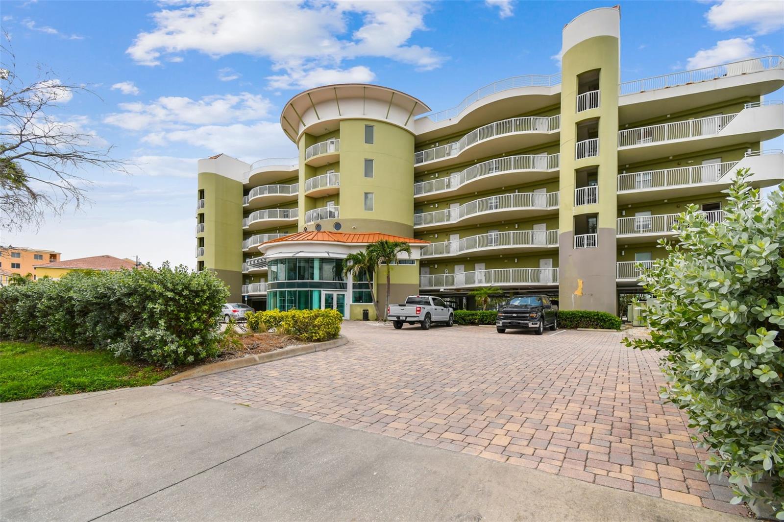 Listing photo id 56 for 11605 Gulf Boulevard 506