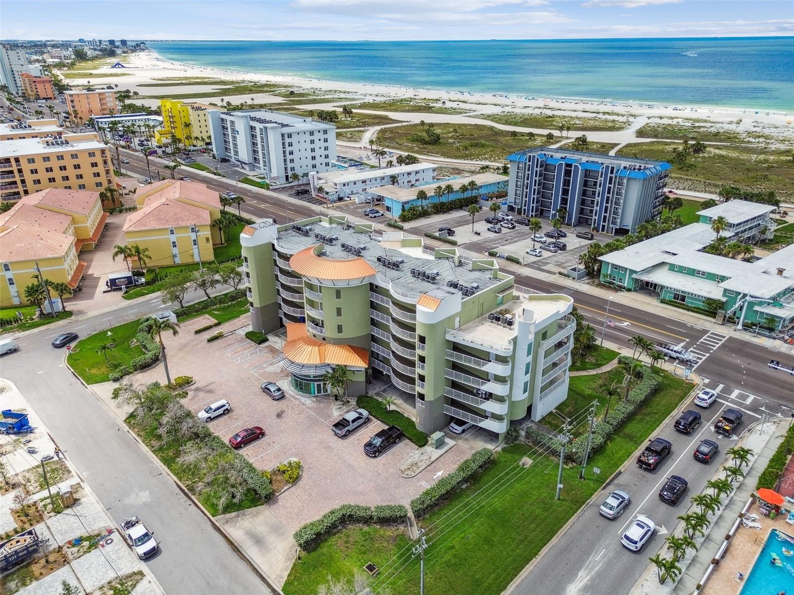 Listing photo id 60 for 11605 Gulf Boulevard 506
