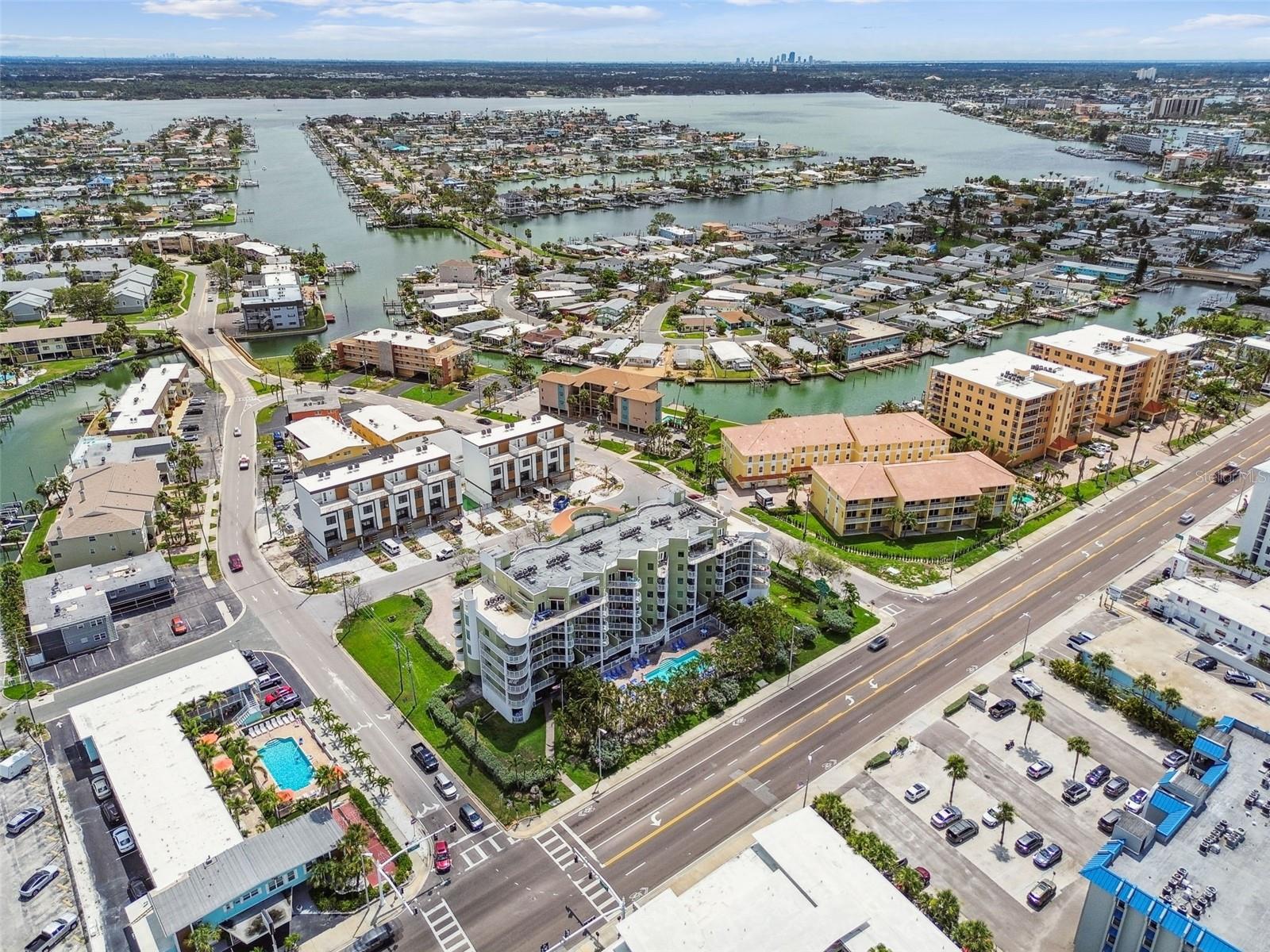 Listing photo id 63 for 11605 Gulf Boulevard 506