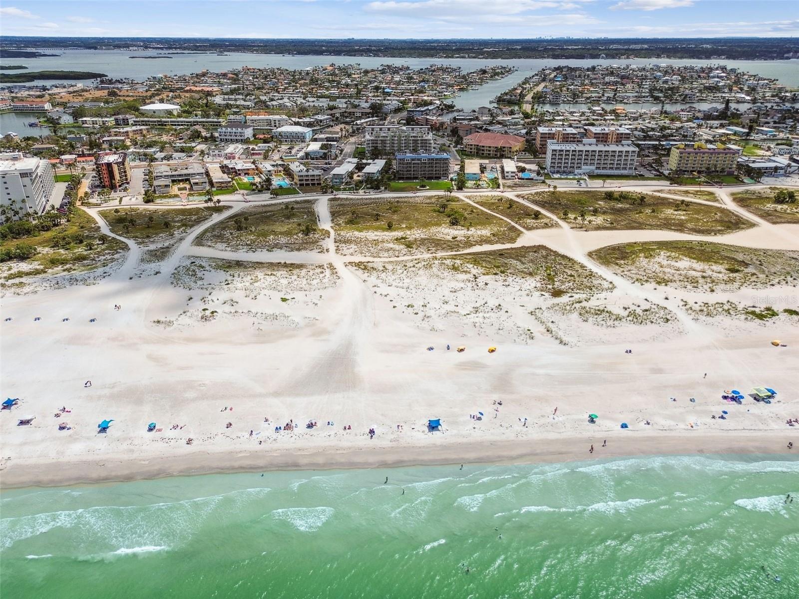 Listing photo id 64 for 11605 Gulf Boulevard 506