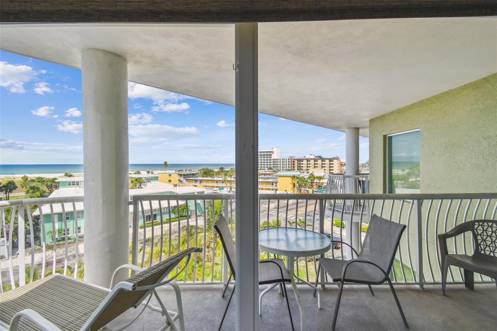 Listing photo id 6 for 11605 Gulf Boulevard 506