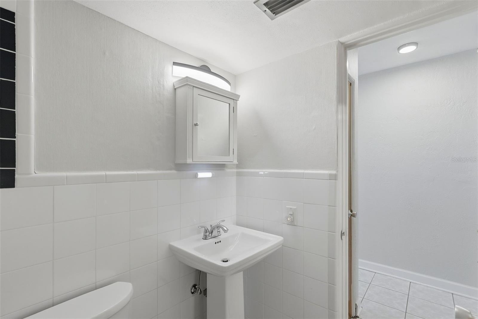 Image 11 of 27 For 5664 40th Terrace N 430