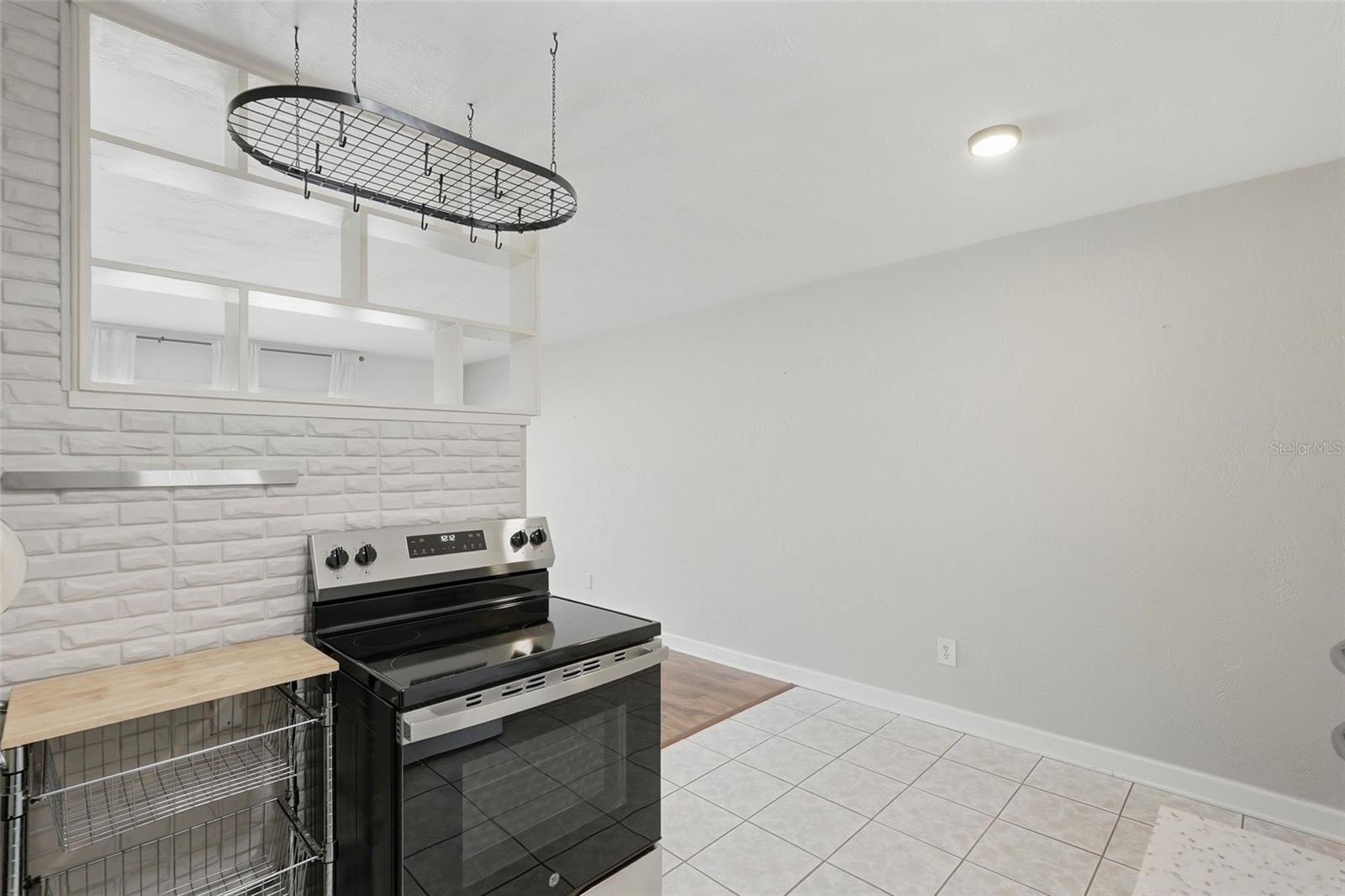 Image 7 of 27 For 5664 40th Terrace N 430