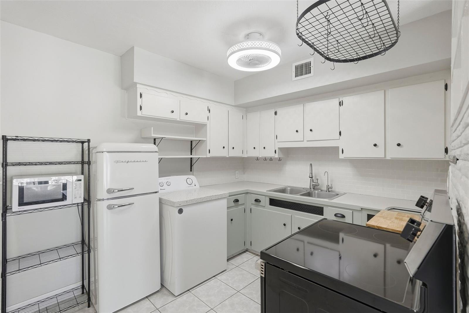 Image 8 of 27 For 5664 40th Terrace N 430