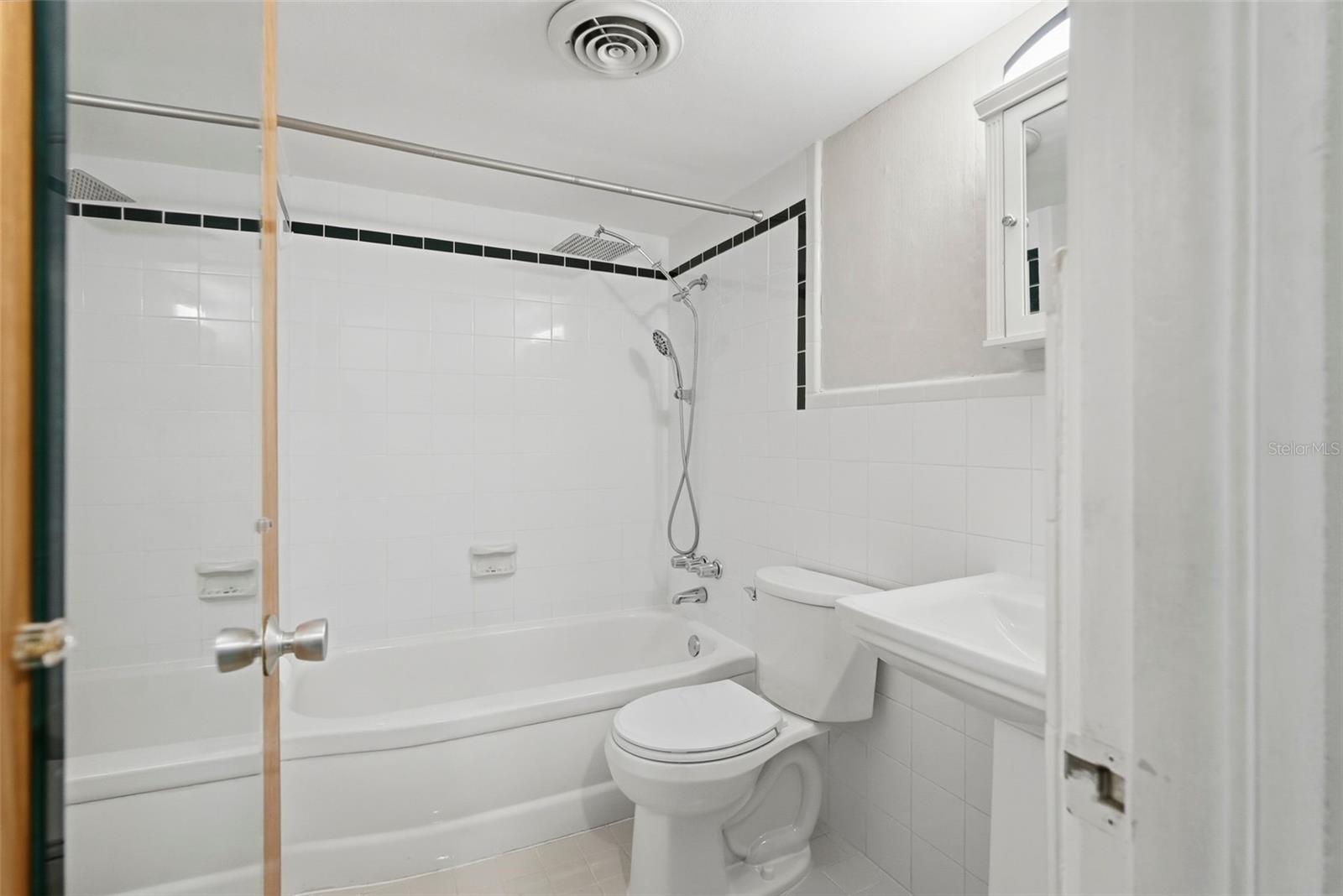 Image 9 of 27 For 5664 40th Terrace N 430