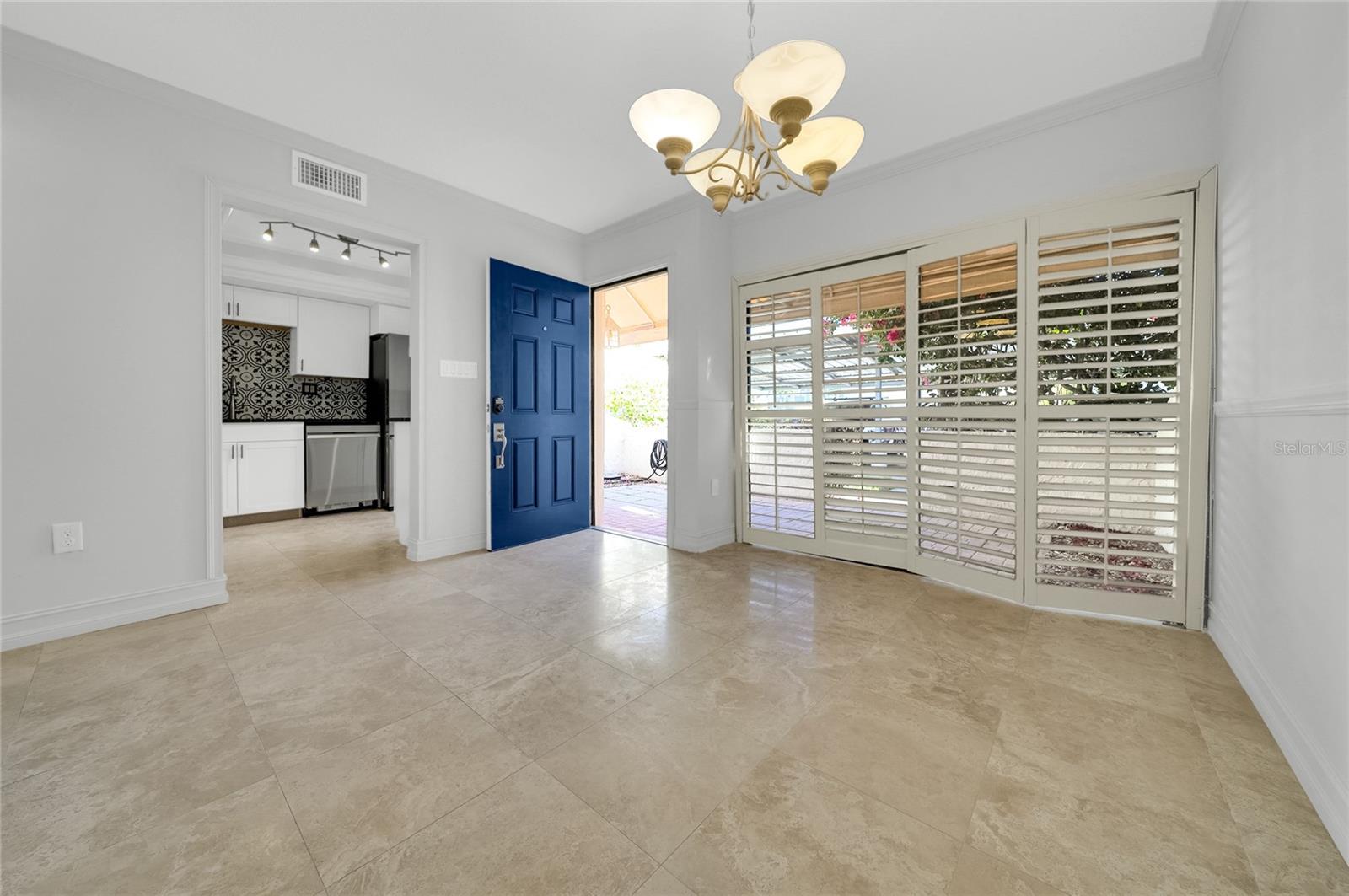 Image 10 of 39 For 8714 Cove Court