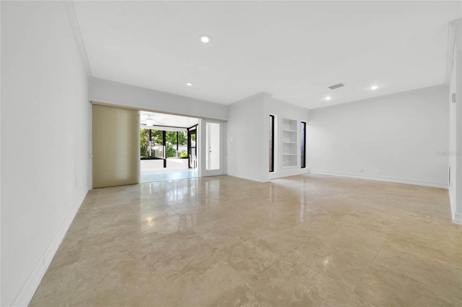 Image 11 of 39 For 8714 Cove Court