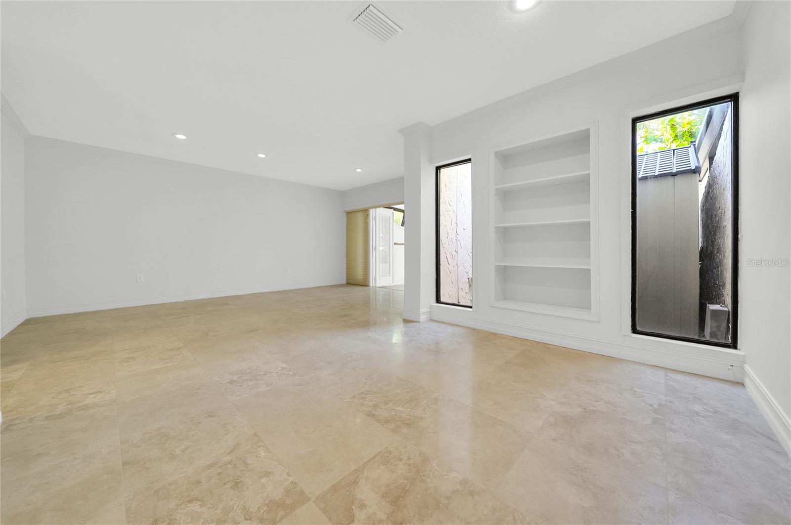 Image 12 of 39 For 8714 Cove Court