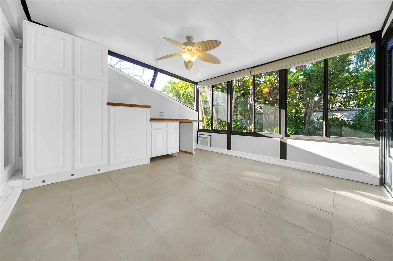 Image 15 of 39 For 8714 Cove Court