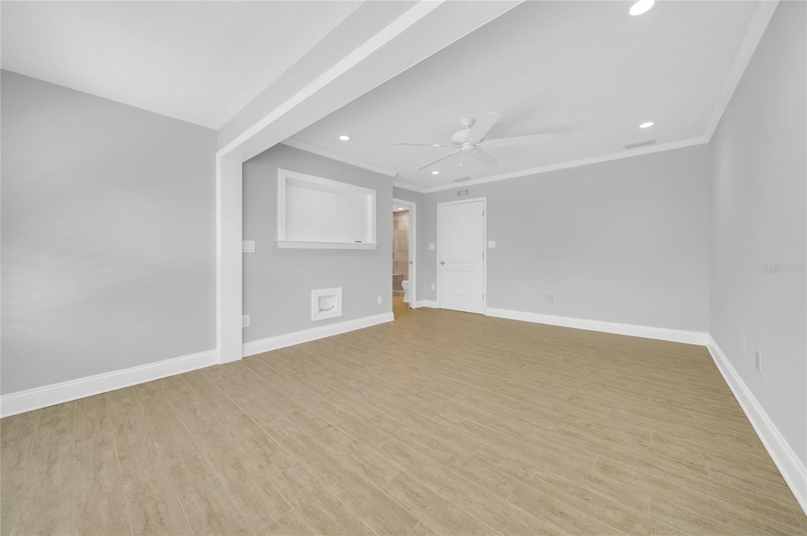 Image 19 of 39 For 8714 Cove Court