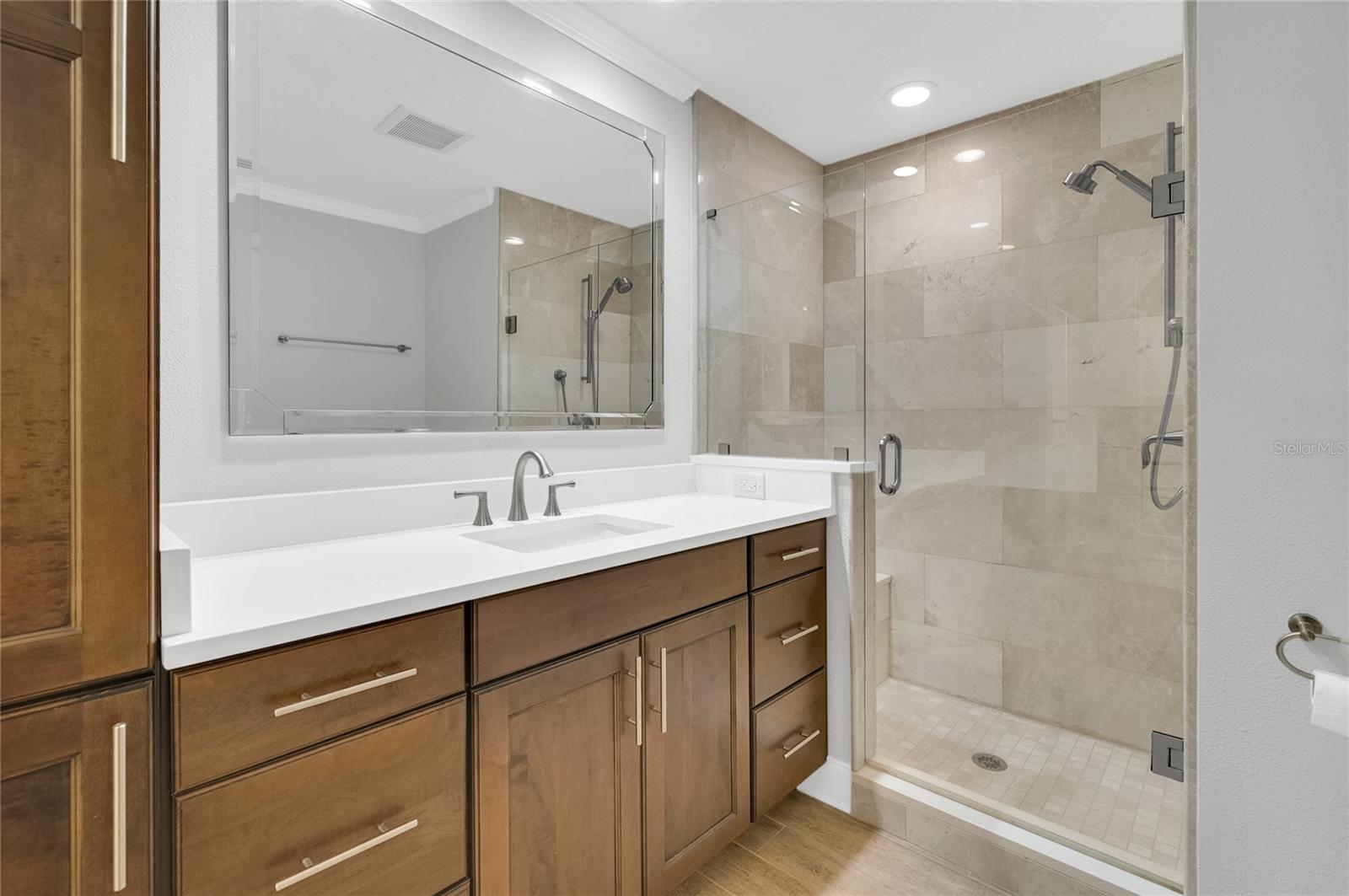 Image 21 of 39 For 8714 Cove Court